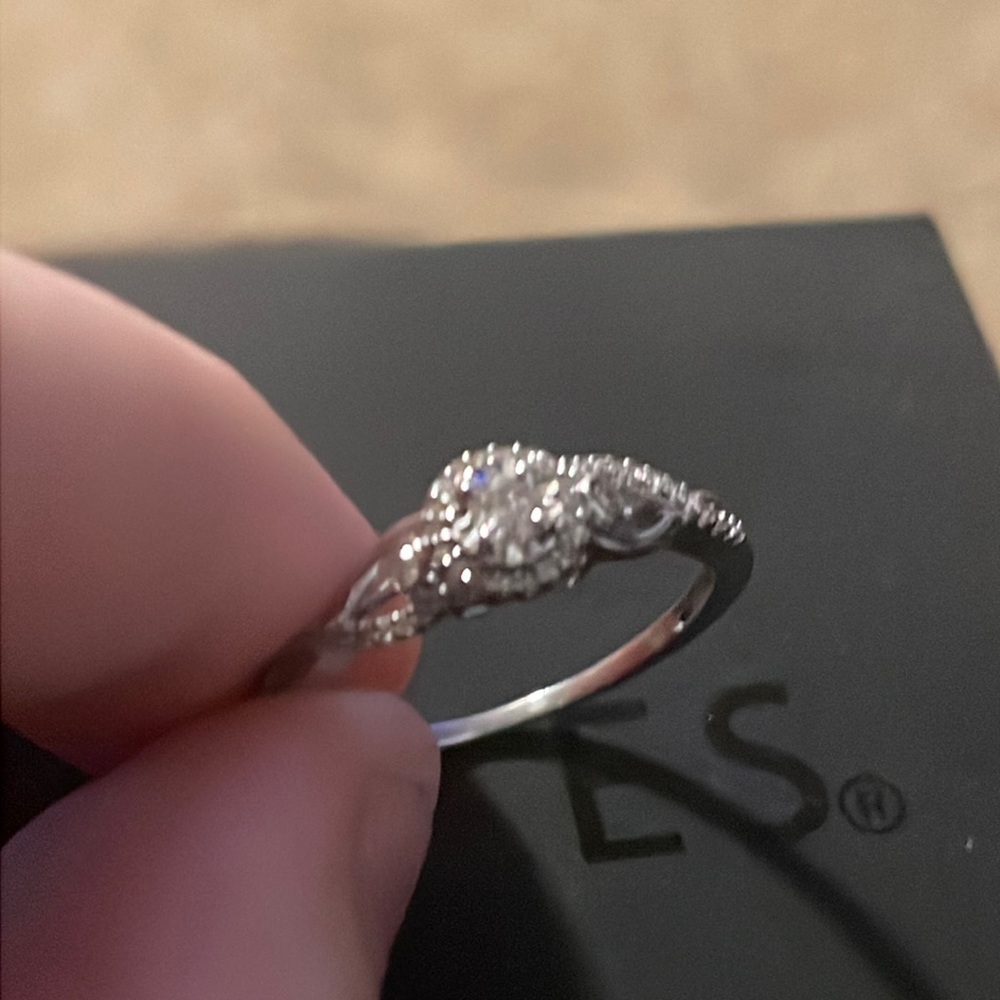 I was going to give it to someone but ended up not. Size 6.0